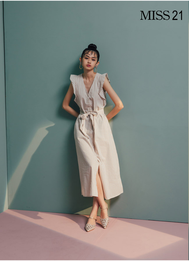 平底鞋 MISS 21 時髦潮感電繡鏤空金屬羊絨布繫帶尖頭平底鞋－金