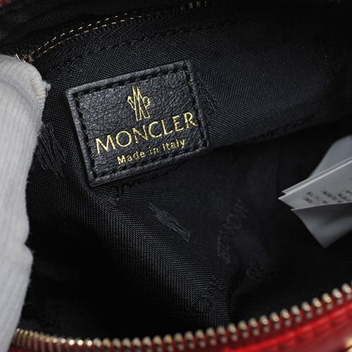 MONCLER 品牌立體字母LOGO菱格紋化妝包(紅)