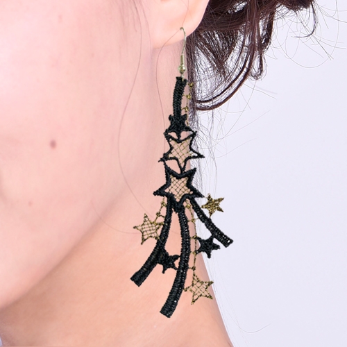 思薇爾 J.DESIGN星星高級刺繡耳環(黑色)