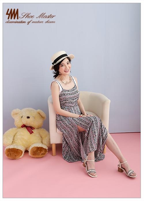 SM-方頭格子紋皮帶扣飾後空側勾涼鞋