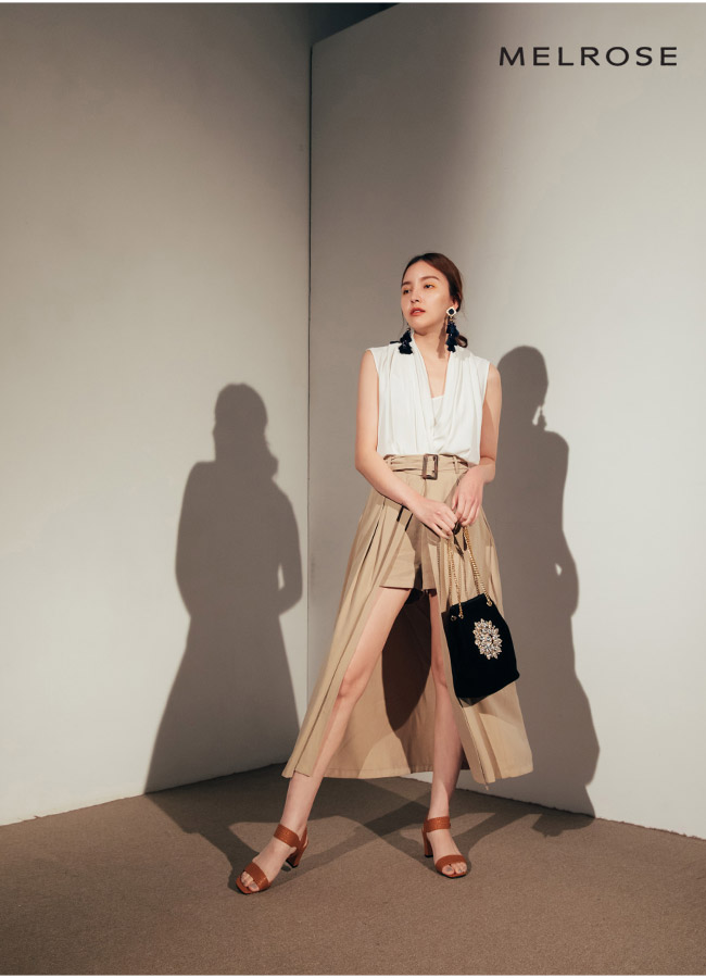 涼鞋 MELROSE 簡約細緻一字帶刀割牛皮粗高跟涼鞋－咖