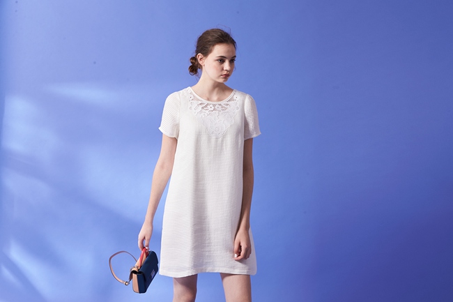 Chaber巧帛 氣質浪漫3D立體質感雕花蕾絲造型洋裝-米白