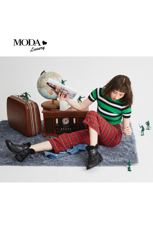 中筒靴 MODA Luxury 街頭率性毛毛拼接牛皮綁帶中筒軍靴－黑