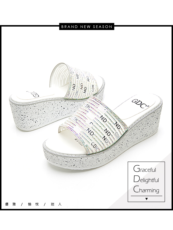 GDC-亮面設計英文字母時尚楔型底台拖鞋-白色