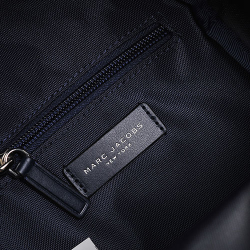 MARC JACOBS Trek Pack 銀色LOGO輕量高性能尼龍後背包(深藍色)