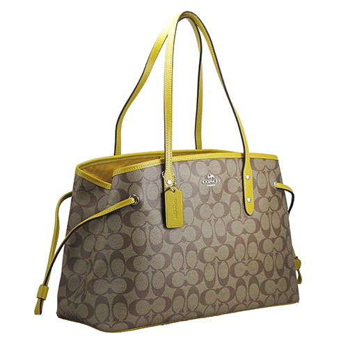 COACH大CLOGO綁帶側肩托特包(卡其駝黃)