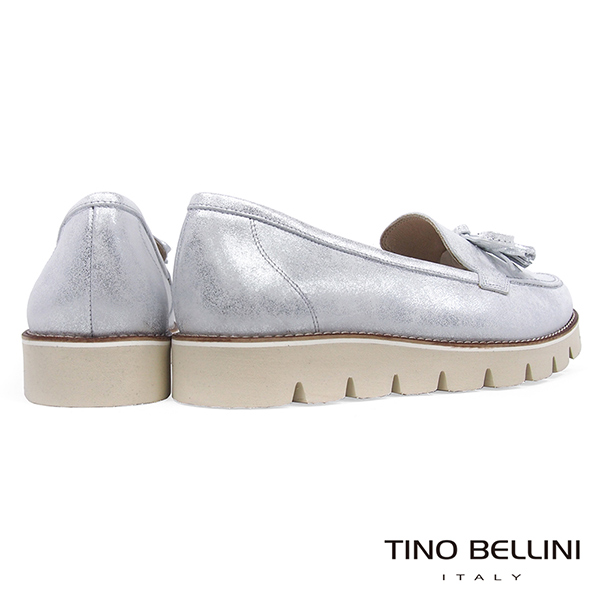 Tino Bellini 西班牙進口炫彩小流蘇蝴蝶結厚底莫卡辛鞋 _ 銀白