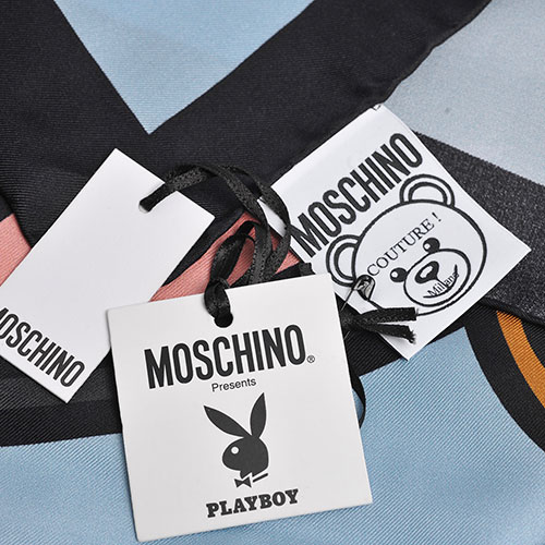 MOSCHINO 義大利製PLAYBOY小熊圖騰字母LOGO圍巾/披肩(籃底黑邊)