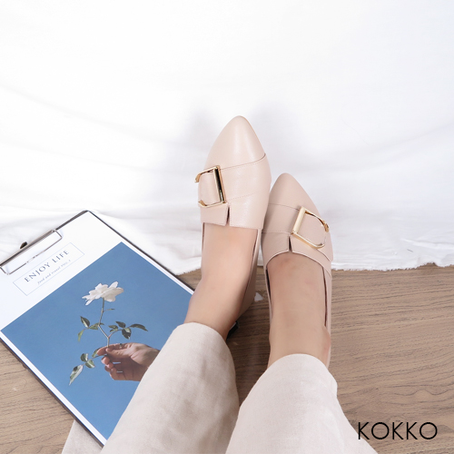 KOKKO - 泰晤士河畔尖頭環扣真皮平底鞋-優雅米