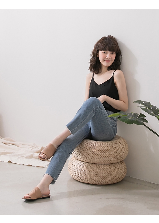 D+AF 極簡質感．超軟方頭寬版一字拖鞋＊杏