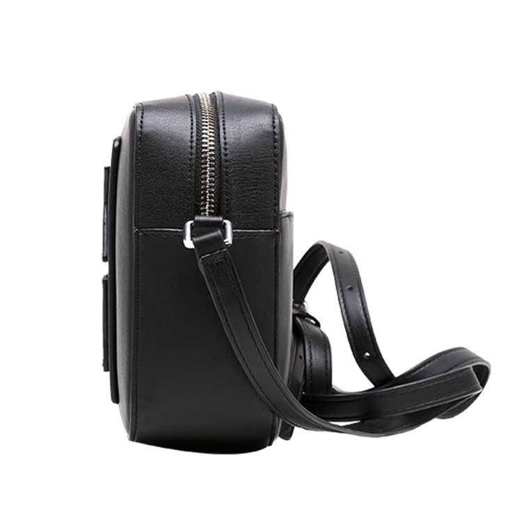 DKNY LOGO印字百搭斜背方包 黑 DKNY LOGO印字百搭斜背方包 黑