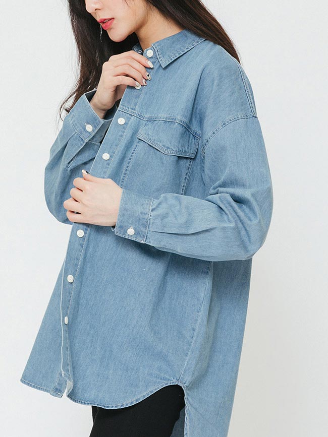 H:CONNECT 韓國品牌 女裝-雙口袋後印字牛仔襯衫-藍