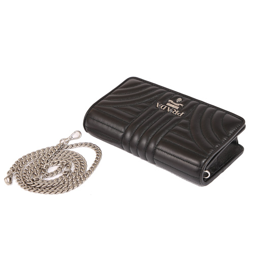 PRADA Diagramme 绗縫羊皮銀字LOGO 翻蓋迷你手拿鍊帶斜背包(黑)