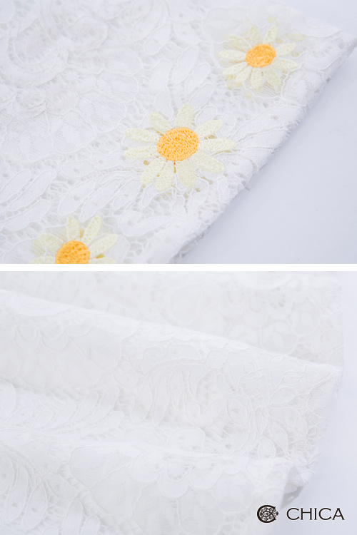 CHICA 質感蕾絲鏤空袖口花朵刺繡上衣(2色)