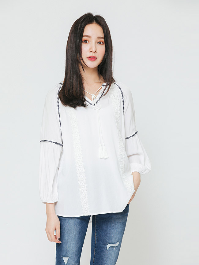 H:CONNECT 韓國品牌 女裝-甜美刺繡流蘇上衣-白