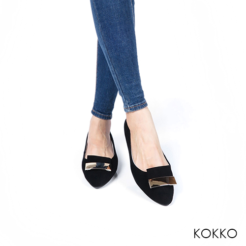 KOKKO -發現美好金屬扣真皮尖頭平底鞋-麂皮黑