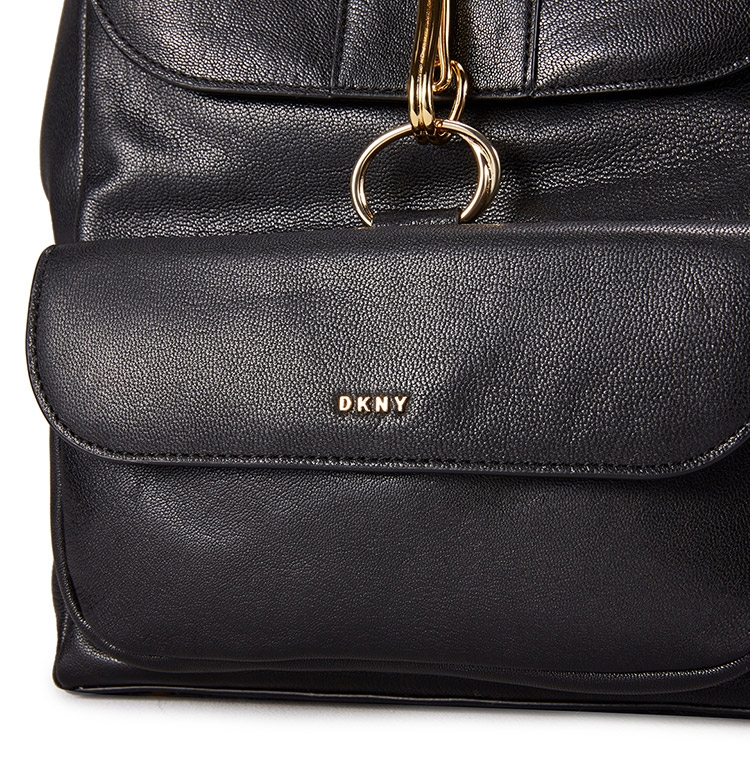 DKNY 真皮金屬扣環後背包 黑