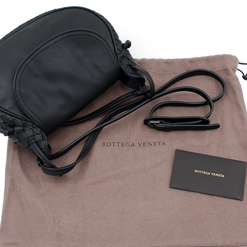 BOTTEGA VENETA 新款高質感NAPPA羊皮編織斜背包(黑色/536228)