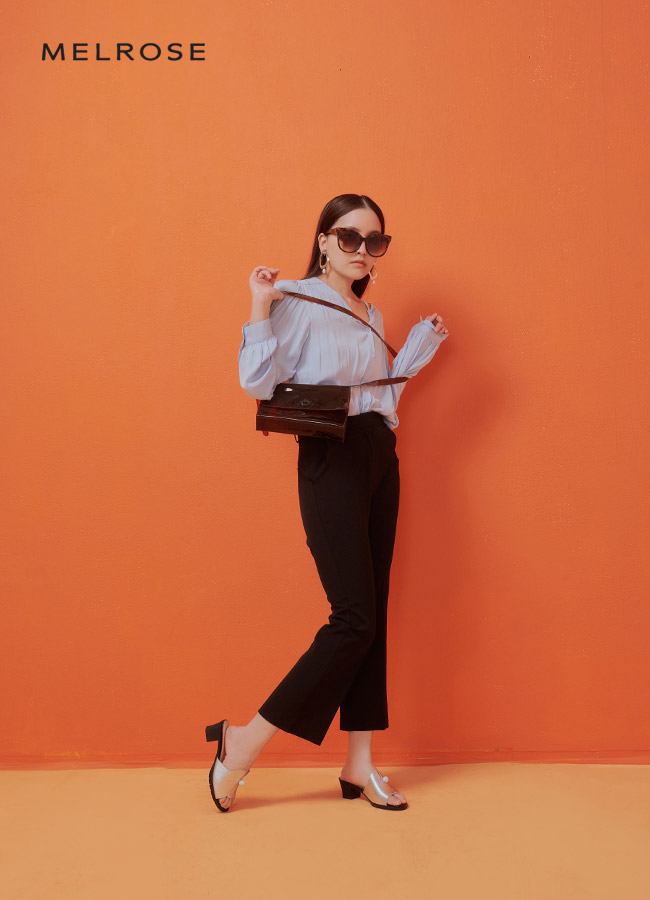 拖鞋 MELROSE 時髦晶鑽飾釦球啞光牛皮粗高跟拖鞋－銀