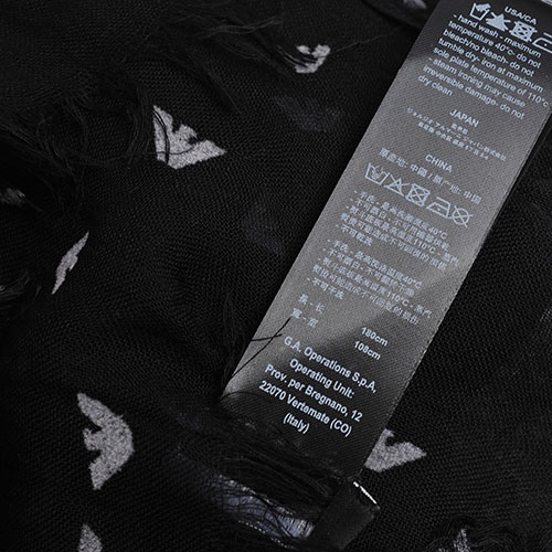 EMPORIO ARMANI 繽紛金屬鉚釘品牌圖騰LOGO造型圍巾(黑)