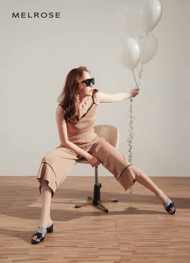 拖鞋 MELROSE 經典時髦撞色拼接造型漆皮粗高跟鞋－藍