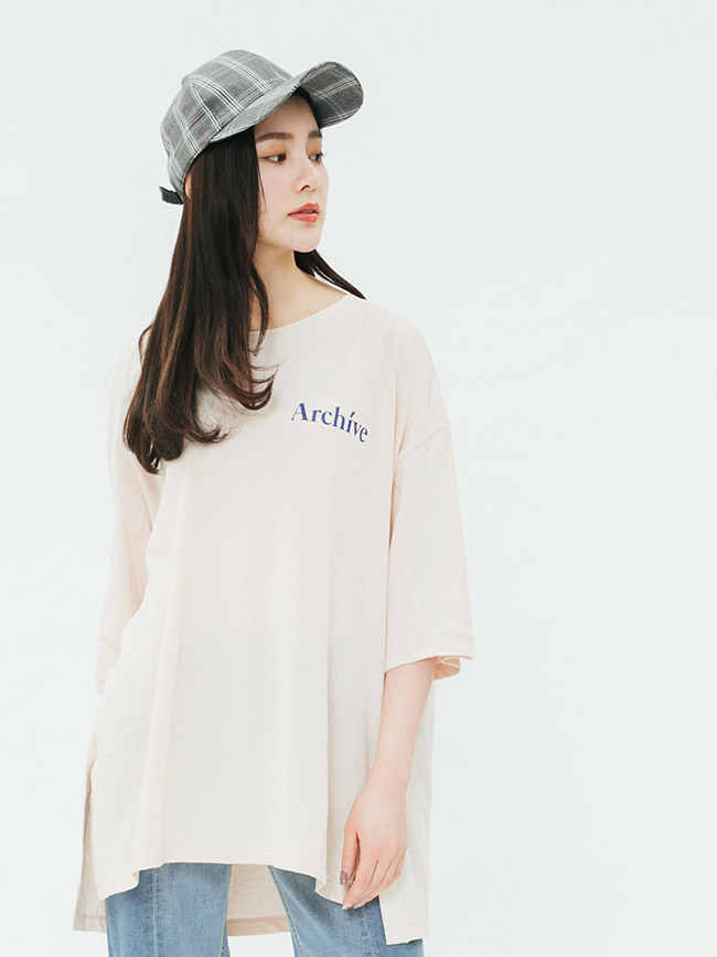 H:CONNECT 韓國品牌 女裝-後印字鈕扣設計T-shirt-卡其