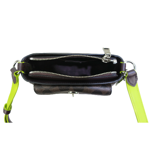 COACH C LOGO PVC前轉扣撞色斜背包(深咖X螢光黃)