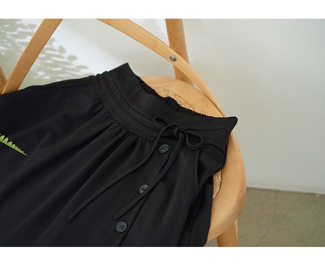 慢 生活 設計款綁繩造型排扣長裙-黑色
