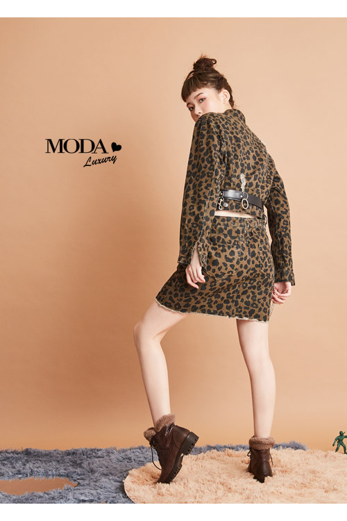 中筒靴 MODA Luxury 街頭率性毛毛拼接牛皮綁帶中筒軍靴－咖