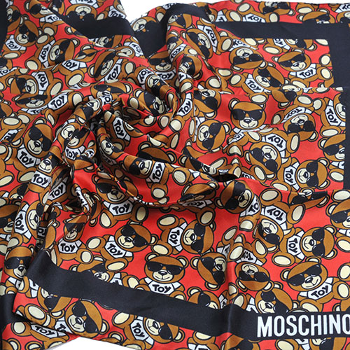 MOSCHINO 義大利繽紛TOY小熊LOGO圖騰100%絲質絲巾(紅/黑)