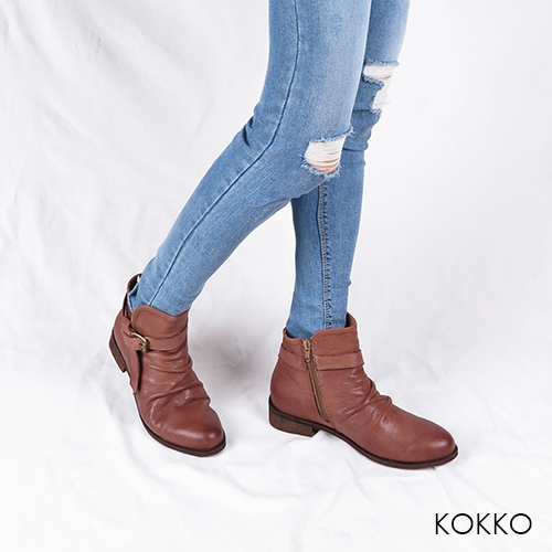 KOKKO-極致品味真皮抓皺平底短靴-焦糖拿鐵