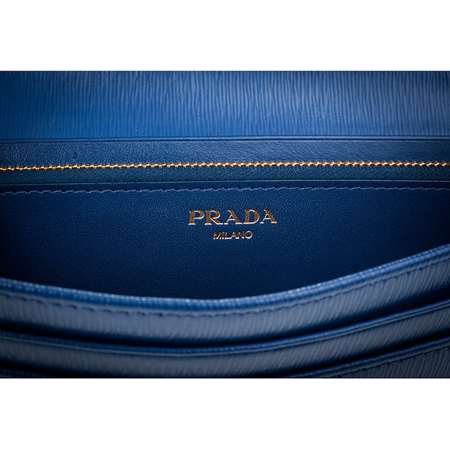 PRADA 經典Saffiano浮雕金釦LOGO直紋牛皮手拿/斜背包 (藍色)