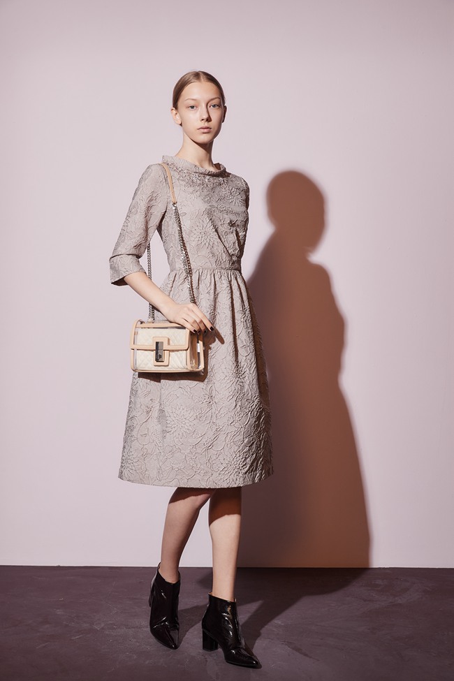 Haute Couture 高定系 精緻微高領3D提花造型禮服洋裝-杏仁色