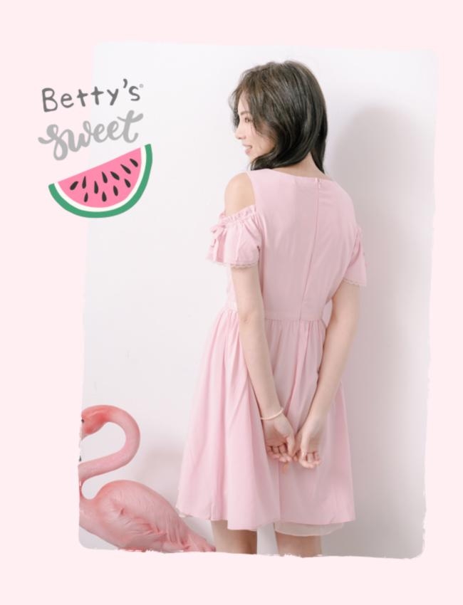 betty’s貝蒂思　柔美露肩領口縫珠洋裝(淺粉)