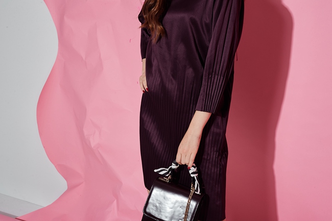 ICHE 衣哲 設計款下襬高壓細摺造型禮服洋裝-紫紅