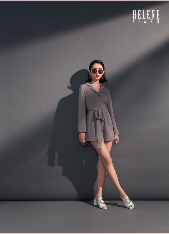 拖鞋 HELENE SPARK 金屬圓釦水滴鑽飾全真皮高跟拖鞋－米