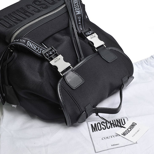 MOSCHINO 品牌黑色字母LOGO尼龍雙釦式後背包(黑)