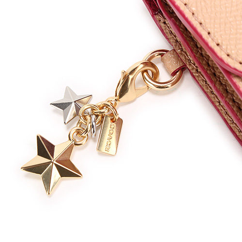 COACH 素面防刮皮革星星吊飾旋扣長夾- 粉膚色