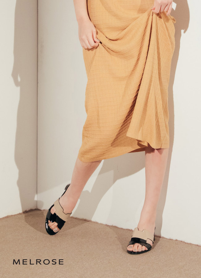 拖鞋 MELROSE 經典時髦撞色拼接造型漆皮粗高跟鞋－黑