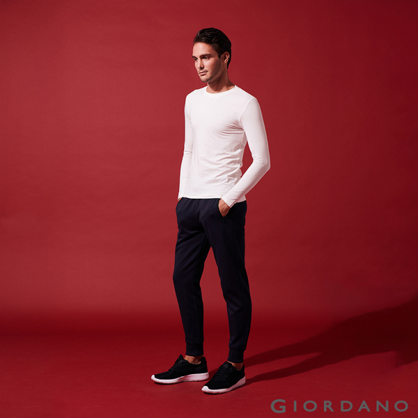 GIORDANO 男裝Beau-warmer plus+彈力圓領極暖衣-02 白色