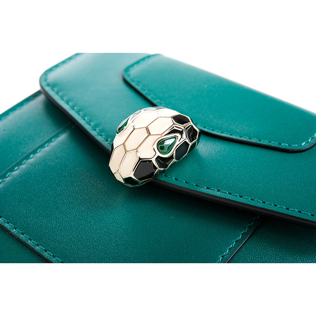 BVLGARI 寶格麗Serpenti系列小牛皮琺瑯蛇頭釦環對折短夾 (祖母綠)