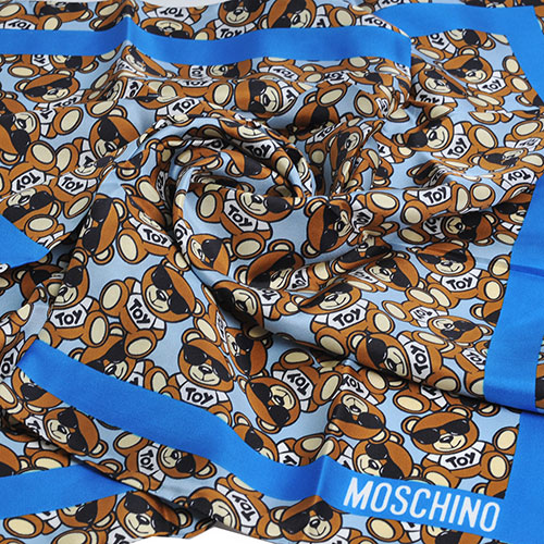 MOSCHINO 義大利繽紛TOY小熊LOGO圖騰100%絲質絲巾(藍色系)