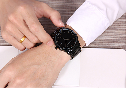 HANNAH MARTIN 午夜迷情立體刻度不鏽鋼腕錶-黑x38mm(HM1756-HH)