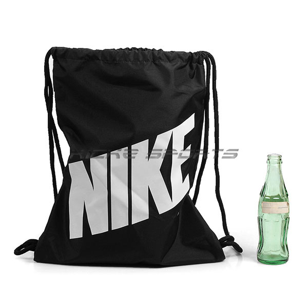 NIKE Y GRAPHIC GYMSACK 束口袋