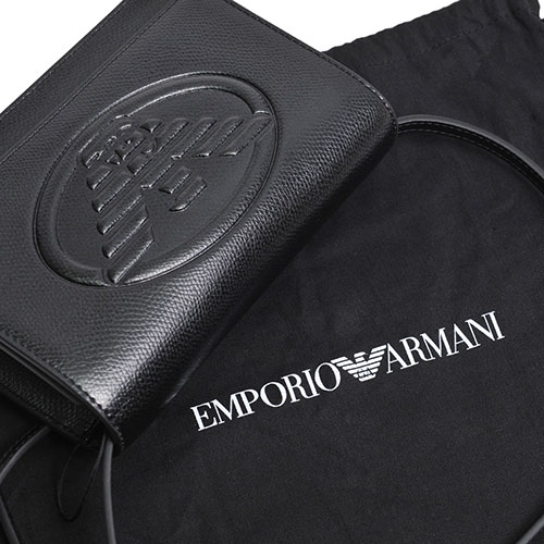 EMPORIO ARMANI 經典大鷹LOGO圖騰防刮壓紋肩背包(黑)