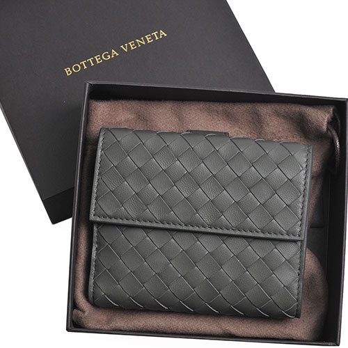 BOTTEGA VENETA 經典編織小羊皮零錢袋雙釦短夾(象灰/4卡)