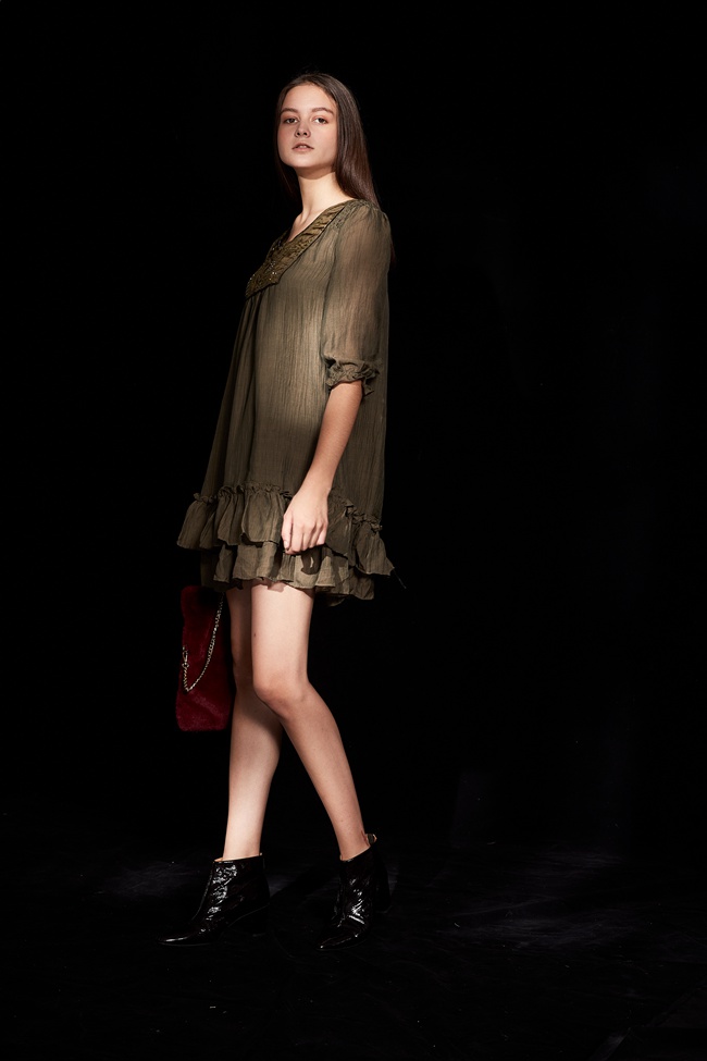 Hana+花木馬 微甜荷葉蛋糕疊層拼接設計造型洋裝(兩色)-草木綠