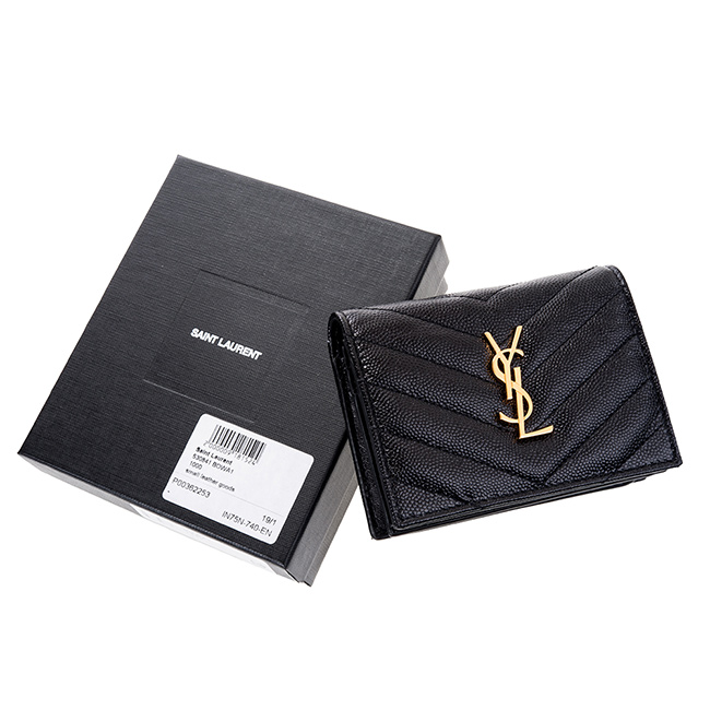 YSL MONOGRAM系列V字金屬LOGO絎縫魚子醬牛皮對折卡夾 (黑色)