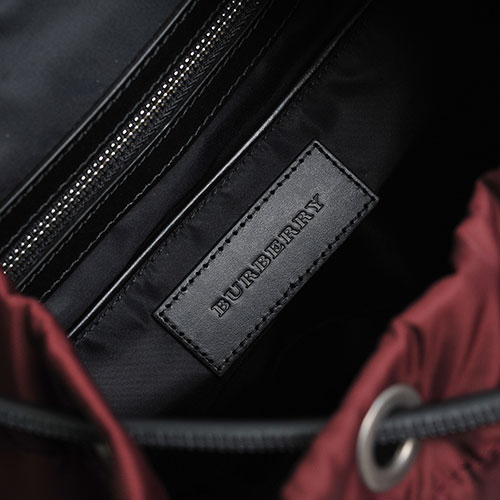 BURBERRY The Rucksack 戰馬LOGO中型軍旅後背包(酒紅色)