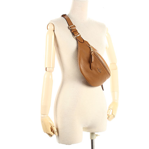 COACH 素面荔枝紋全皮革肩背/斜背兩用腰包-淺咖色